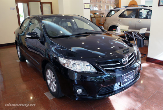 Tặng bảo hiểm miễn phí khi mua Toyota Corolla Altis